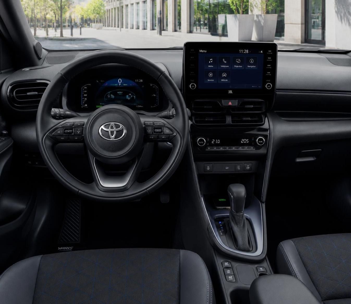 explorez la toyota yaris hybrid : découvrez une voiture alliant performance dynamique et respect de l'environnement pour une conduite écologique et efficace.